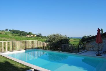 تختخواب و صبحانه La Romantique