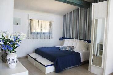 Aamiaismajoitus (B&B) Maison D'hôtes Bleu Azur