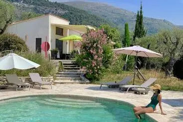 تختخواب و صبحانه Maison D'hôtes Bleu Azur