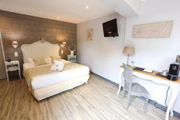 Отель Hôtel De Charme Le Sens