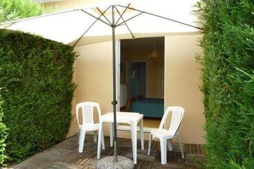 تختخواب و صبحانه Chambres D'hôtes De L'auraine