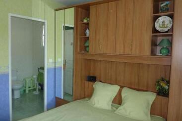 Aamiaismajoitus (B&B) Chambres D'hôtes De L'auraine