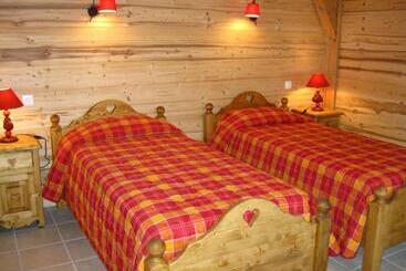 مبيت وإفطار Ferme Auberge Du Bessard