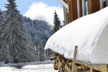 Hotelli Auberge Du Virage