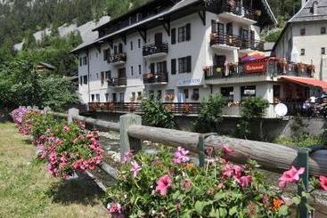 Отель Hôtel Le Mont Jorat