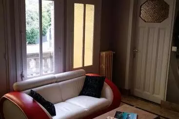 تختخواب و صبحانه Le Castel Guesthouse