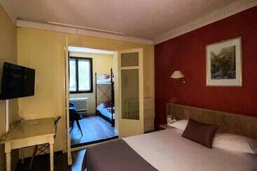 Logis Hotel & Restaurant L Etape Bouc Bel Air   Gardanne