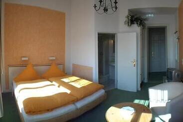 Отель Schloonsee Garni