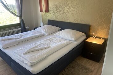 هتل Zur Schönen Aussicht