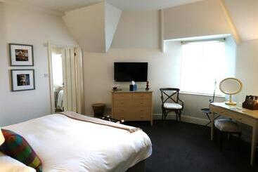 هتل Cary Arms & Spa