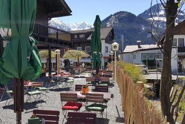 Hotelli Ferienwohnungen Hirschbachwinkel