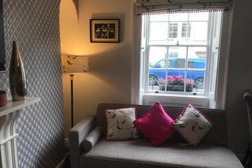 צימר Rivers Street 2 Bed Ground Floor Georgian Garden Apartment