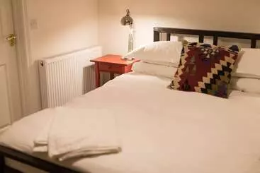 Bed and Breakfast The Holford Arms   Campground