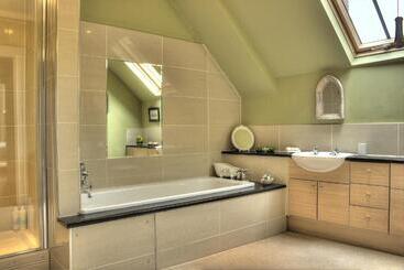 住宿加早餐  Goss Hall