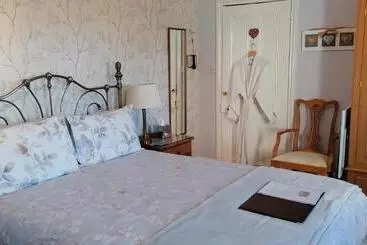 Bed and Breakfast Pebbles House Room Only