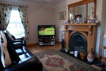 تختخواب و صبحانه Clare Forest Apartment