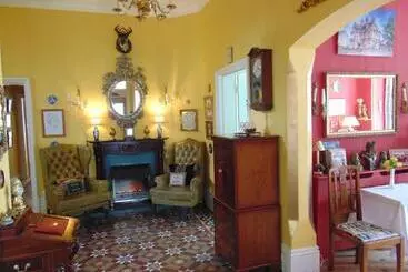 Aamiaismajoitus (B&B) Holywell House