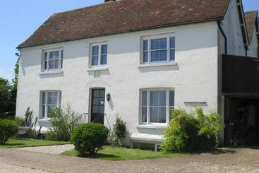 Bed and Breakfast Pigeonwood House