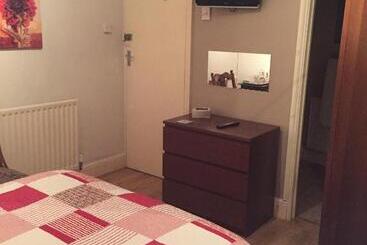 צימר Kings Arms Inn