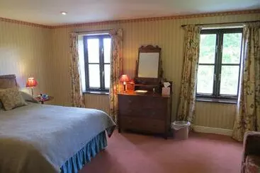 Bed and Breakfast Threeways House