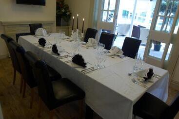 Hotel Dimple Well Lodge