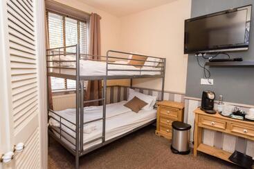 Отель Dimple Well Lodge