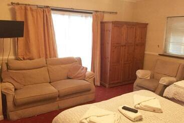 Welbeck Hotel   Close To Beach, Train Station & Southend Airport