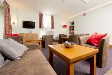 Yha Medway   Hostel