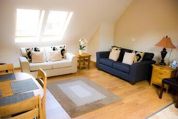 تختخواب و صبحانه Courtyard Mews Armagh City