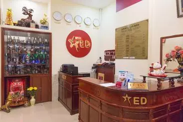 هتل Red