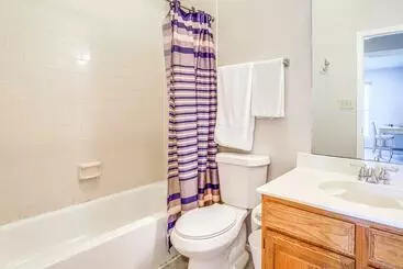 Mökkimajoitus Minimalist Alpharetta Home W/ Balcony Near Atlanta