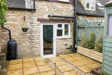 Remarkable 1 Bed Cotswolds Cottage In Finstock