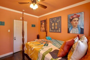 コテージ Artsy Long Beach Home W/ Patio: 2 Mi To Downtown!