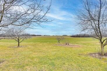 별장 Auburn Finger Lakes Farmhouse W/ Open Views!
