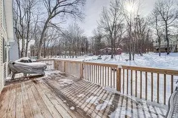 Mökkimajoitus Cozy Albrightsville Home: Community Lake & Beach!