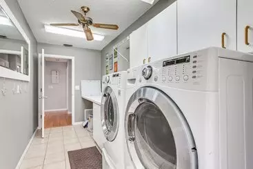 Mökkimajoitus Pet Friendly Bradenton Home W/ Pool: 6 Mi To Beach