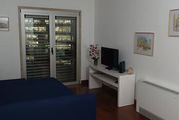 پانسیون Room In Apartment   Room In Lisboa, Portugal