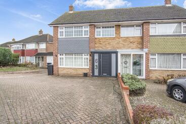 Rezydencja Beautiful Gravesend 3 Beds By Jada Homes