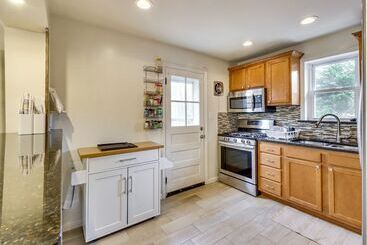 קוטג'' Maryland Home W/ Deck: 8 Mi To Washington, Dc