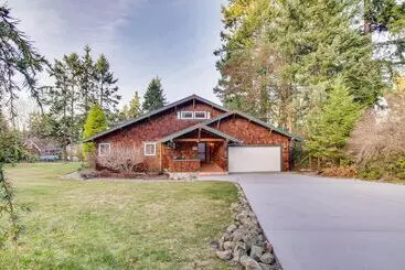Puget Sound Cottage W/ Private Community Beach!