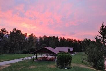 بيت ريفى Skywater Cabins