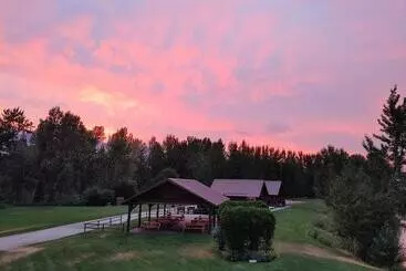 Mökkimajoitus Skywater Cabins