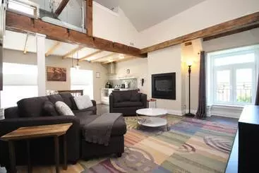 ホテル Kemptville Suites
