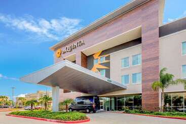 هتل La Quinta By Wyndham Mcallen Convention Center
