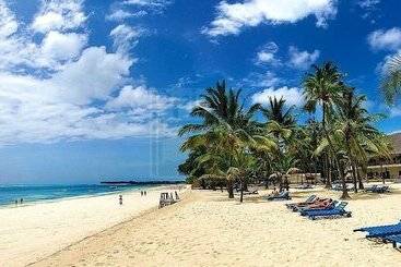 ホテル Pine Court Malindi