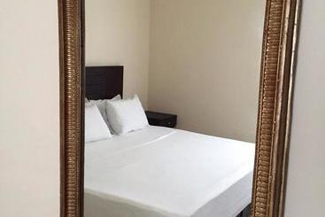 هتل آپارتمان Hostel Whyz 4 You