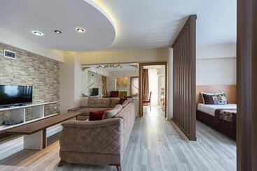 هتل آپارتمان Formback Thermal Suit & Apart