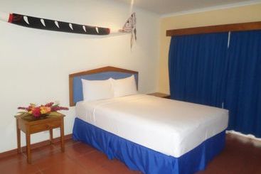 ホテル Alotau International