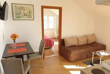 Hotelli Apartments Lira