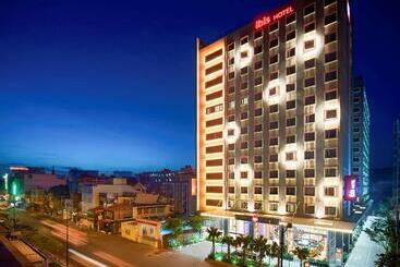 Hotel Ibis Saigon Airport